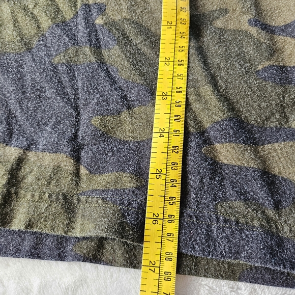 PINK Victoria’s Secret Camo Long Sleeve Shirt Women’s Medium Green Camouflage Lo - Picture 4 of 7